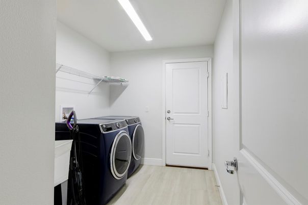 Interior, Recessed Lighting, Washer, Wood Texture Flooring