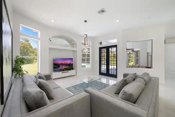 Interior, Living room, Pendant Lights, Recessed Lighting