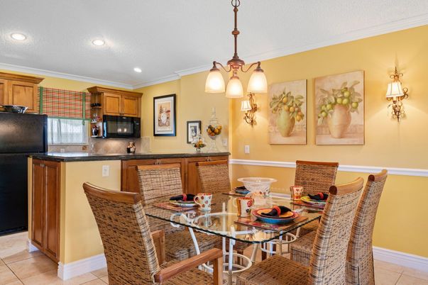 Dining room, Interior, Kitchen, Recessed Lighting