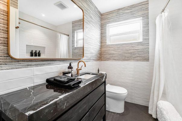 Bathroom, Interior, Recessed Lighting