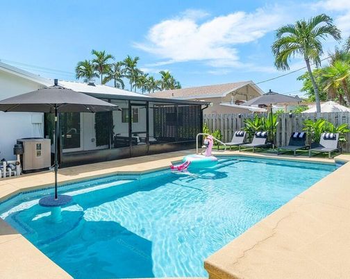 Exterior, Pool