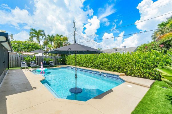 Exterior, Pool