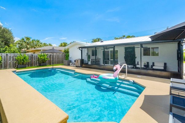Exterior, Pool