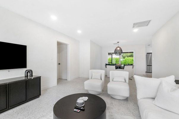 Dining room, Interior, Living room, Pendant Lights, Recessed Lighting