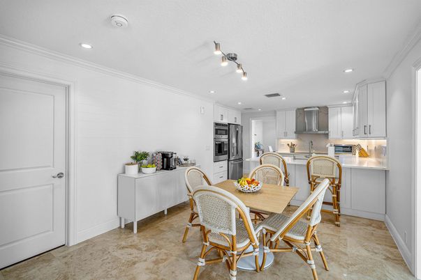 Dining room, Interior, Kitchen, Recessed Lighting, Stainless Steel Appliances