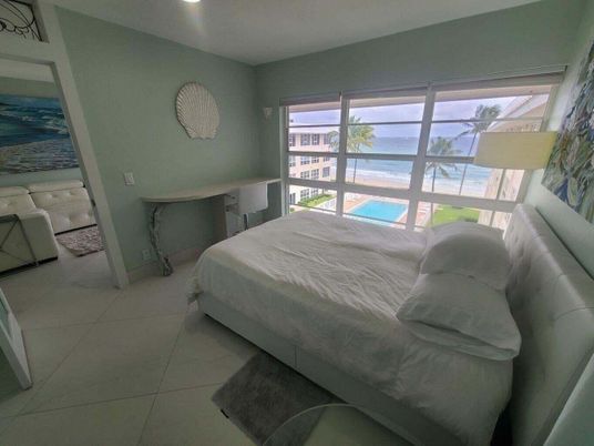 Bedroom, Interior, Recessed Lighting, Water