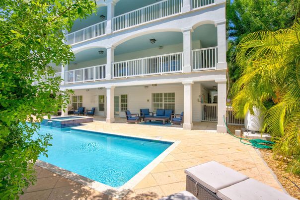 Exterior, Pool