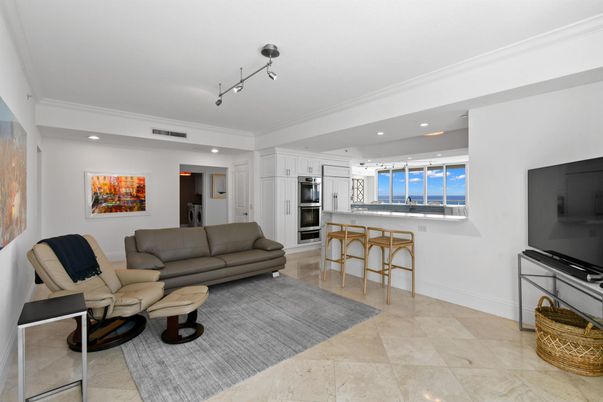 Interior, Kitchen, Living room, Recessed Lighting, Stainless Steel Appliances