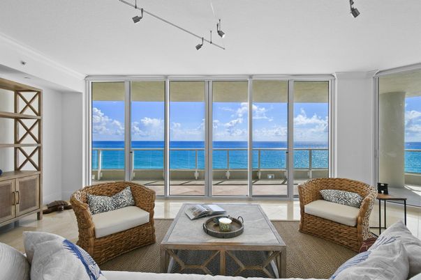 Interior, Living room, Water