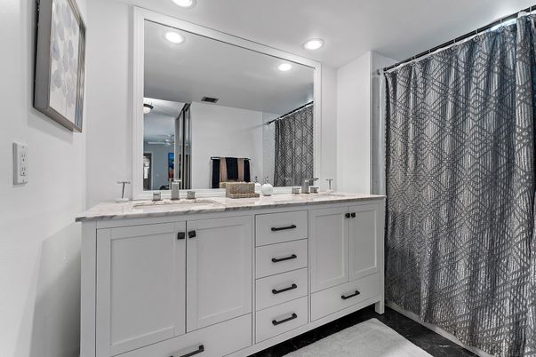 Bathroom, Dual Sink Vanities, Interior, Recessed Lighting