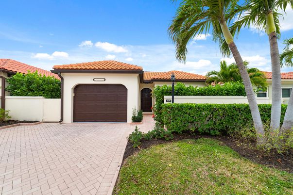 Attached, Exterior, Facade, Spanish Mediterranean