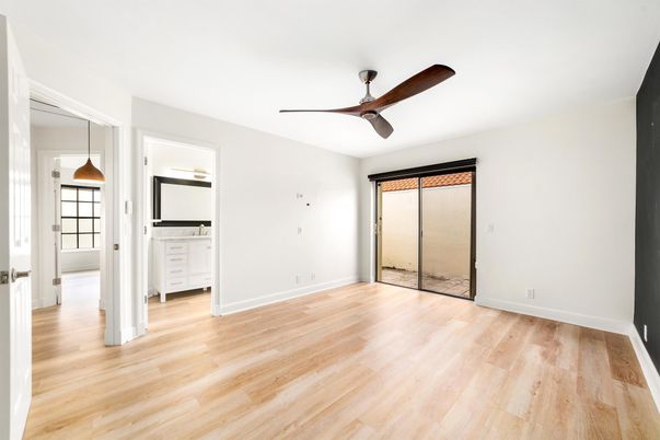 Empty room, Interior, Pendant Lights, Wood Texture Flooring