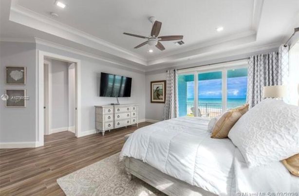 Bedroom, Interior, Recessed Lighting, Water, Wood Texture Flooring