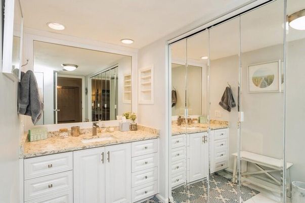 Bathroom, Dual Sink Vanities, Interior, Recessed Lighting