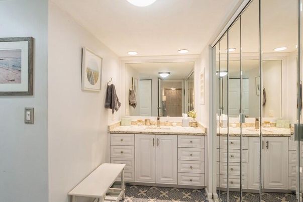 Bathroom, Dual Sink Vanities, Interior, Recessed Lighting