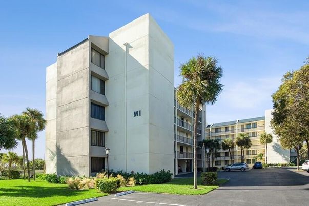 Exterior, Facade, Condo Building