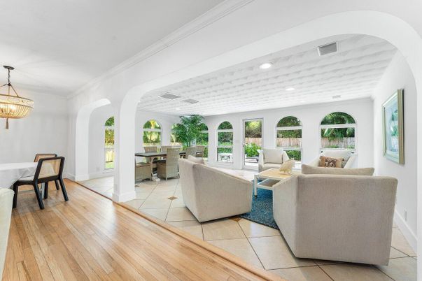 Chandelier, Dining room, Interior, Living room, Recessed Lighting, Wood Texture Flooring