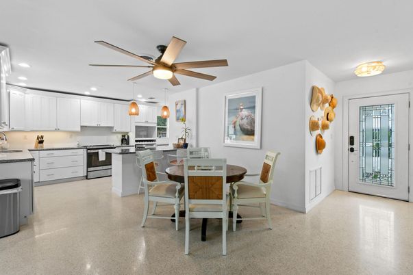 Dining room, Interior, Kitchen, Pendant Lights, Recessed Lighting, Stainless Steel Appliances