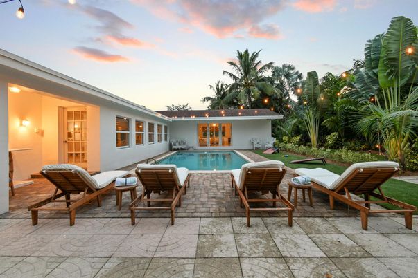 Exterior, Pool