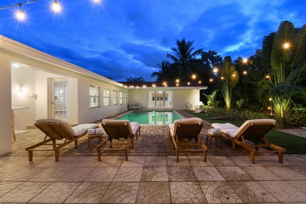 Exterior, Pool