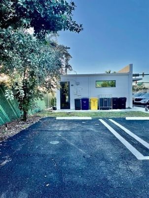 Backyard, Exterior, Facade, Modern