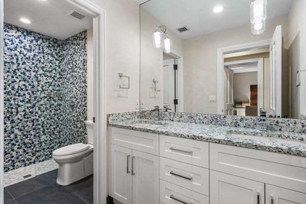Bathroom, Dual Sink Vanities, Interior, Recessed Lighting