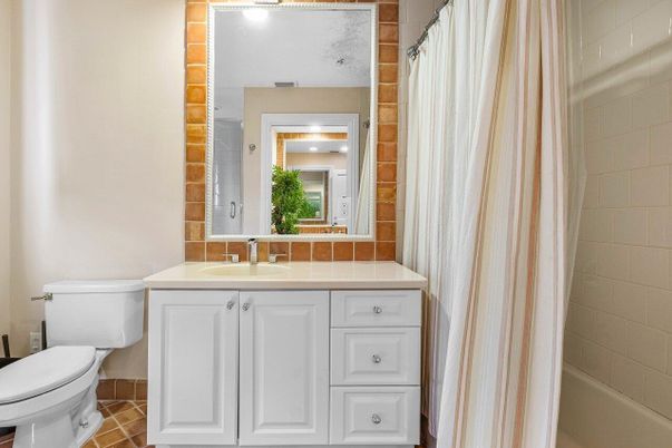 Bathroom, Interior, Tile Countertops
