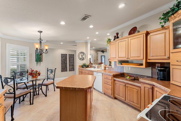Chandelier, Dining room, Interior, Kitchen, Recessed Lighting