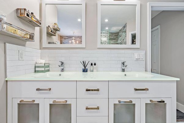 Bathroom, Dual Sink Vanities, Interior, Recessed Lighting