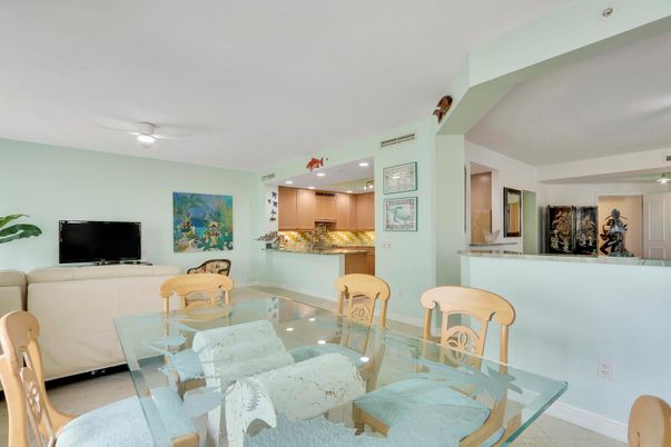 Dining room, Interior, Kitchen, Recessed Lighting