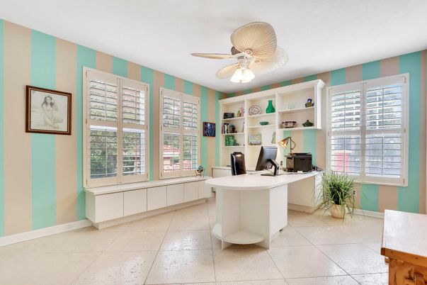 Home Office, Interior