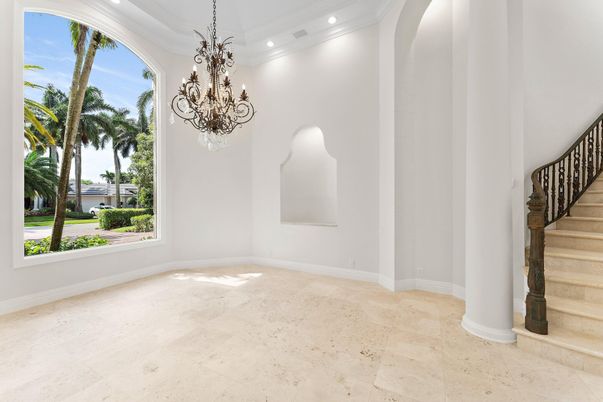 Chandelier, Empty room, Interior, Recessed Lighting
