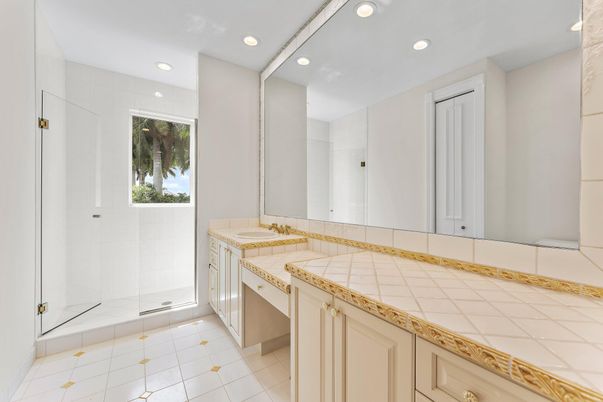 Bathroom, Interior, Recessed Lighting, Tile Countertops
