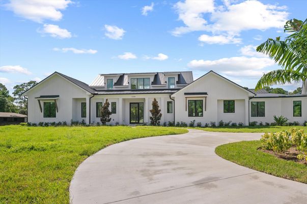 Exterior, Facade, Farmhouse