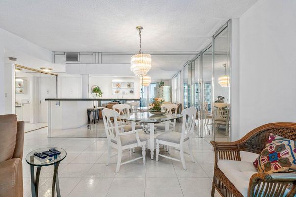 Chandelier, Dining room, Interior, Pendant Lights