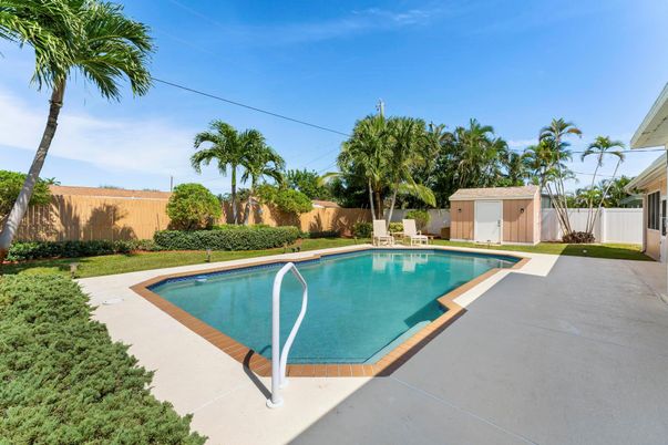 Exterior, Pool