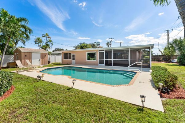Exterior, Pool