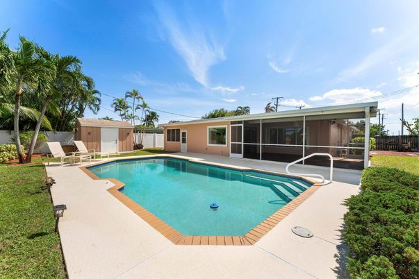 Exterior, Pool