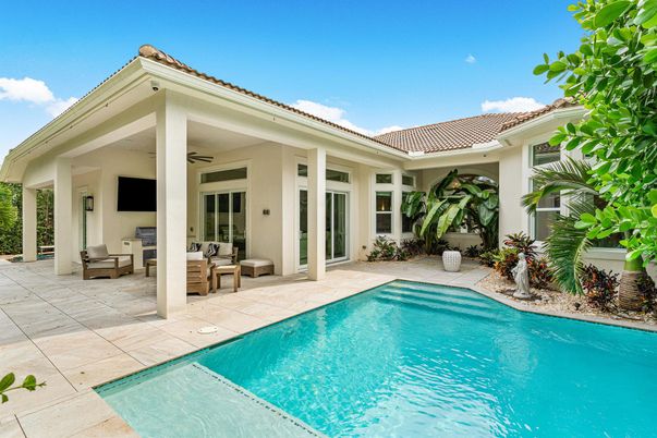 Exterior, Pool