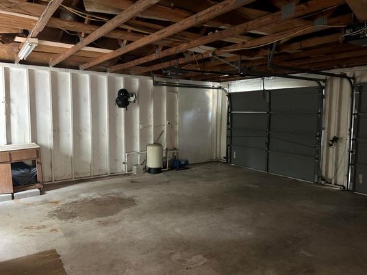 Garage, Interior, Wooden Beams