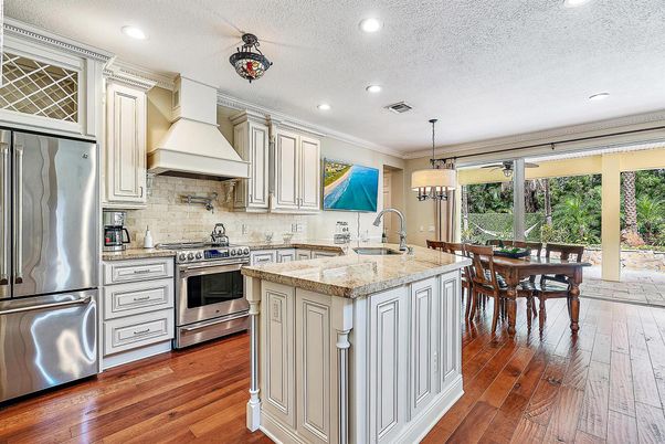 Chandelier, Dining room, Interior, Kitchen, Pendant Lights, Recessed Lighting, Stainless Steel Appliances, Wood Texture Flooring