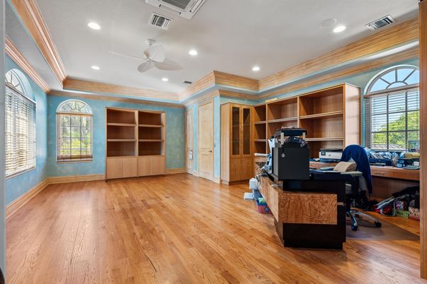 Home Office, Interior, Recessed Lighting, Wood Texture Flooring