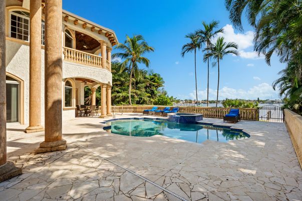 Exterior, Pool