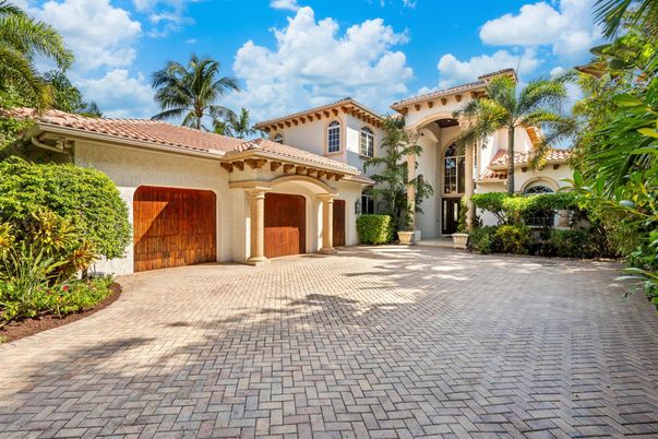 Attached, Exterior, Facade, Mediterranean
