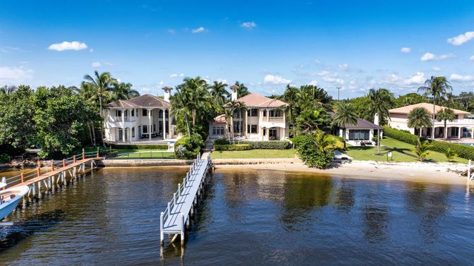Exterior, Lake
