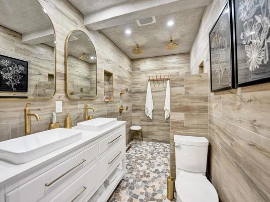 Bathroom, Dual Sink Vanities, Interior, Recessed Lighting