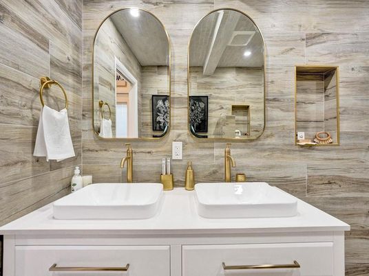 Bathroom, Dual Sink Vanities, Interior
