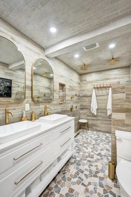 Bathroom, Dual Sink Vanities, Interior, Recessed Lighting