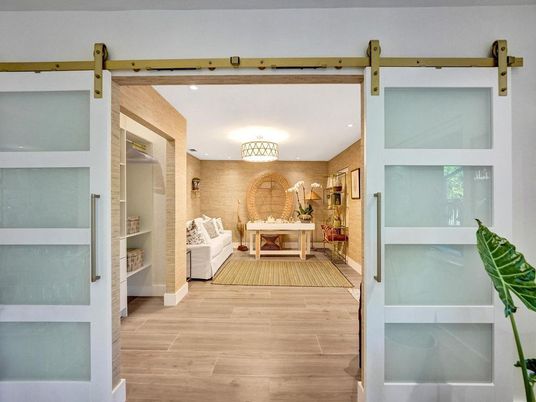Interior, Recessed Lighting, Wood Texture Flooring