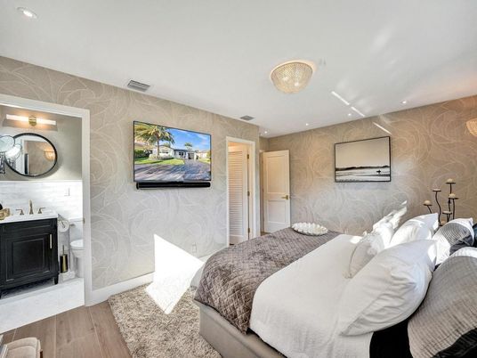 Bathroom, Bedroom, Interior, Recessed Lighting, Wood Texture Flooring